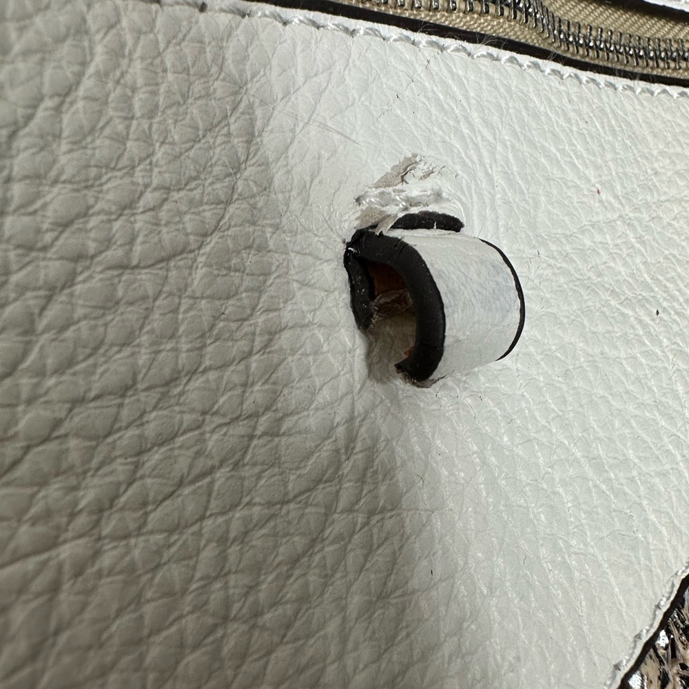 Juicy Couture Palm Springs Metallic
Straw Tote Bag white and silver - Picture 14 of 15